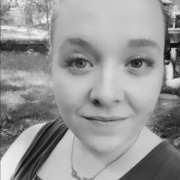 Meet your Posher, Danielle - Picture 1 of 1